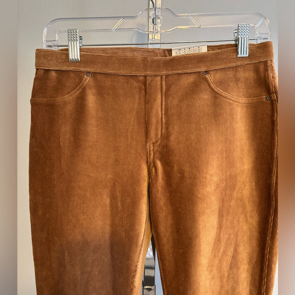 NWT HUE Women M Corduroy Knit Leggings Low Rise Back Pockets Caramel - Picture 3 of 6